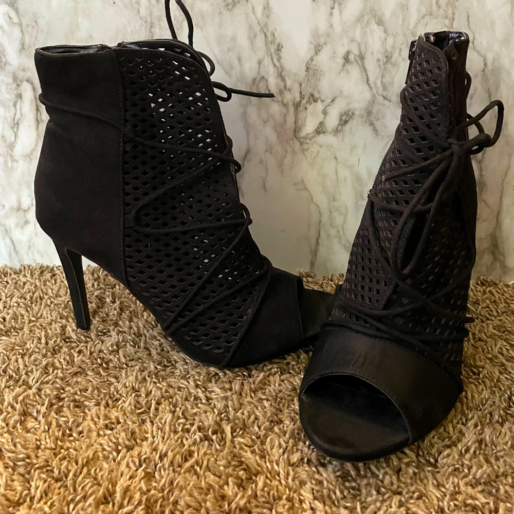 Black heel’s,  synthetic, 6.5